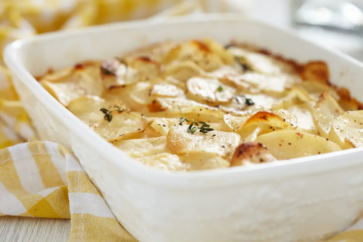 7 Amazing Dishes To Serve With Scalloped Potatoes