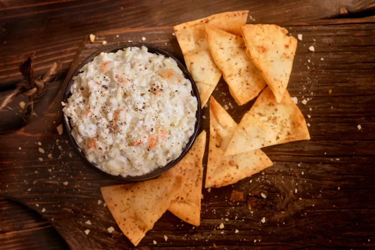 7 Best Side Dishes For Serving With Hot Crab Dip