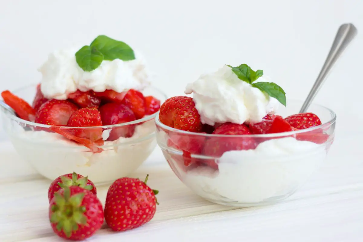 8 Best Sides To Serve With Strawberries (2)