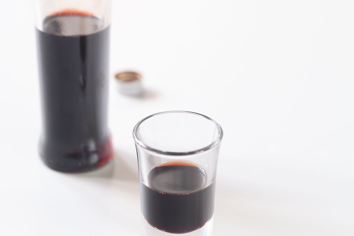 What Is Crème De Cassis, And What Does It Taste Like?