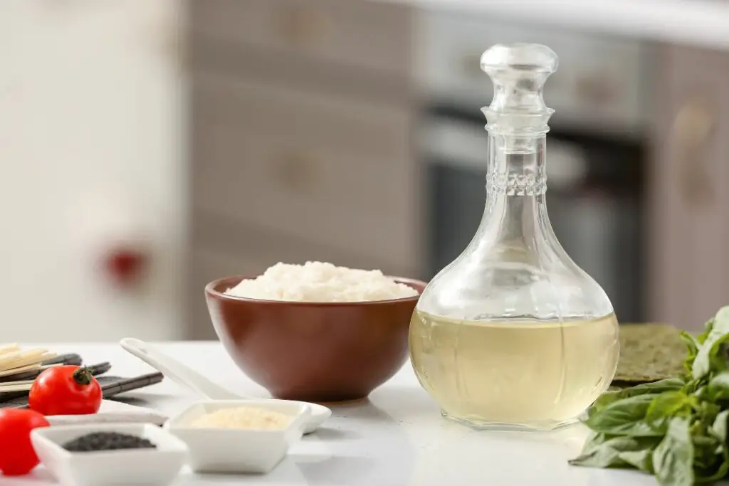 8 Best Rice Vinegar Substitutes