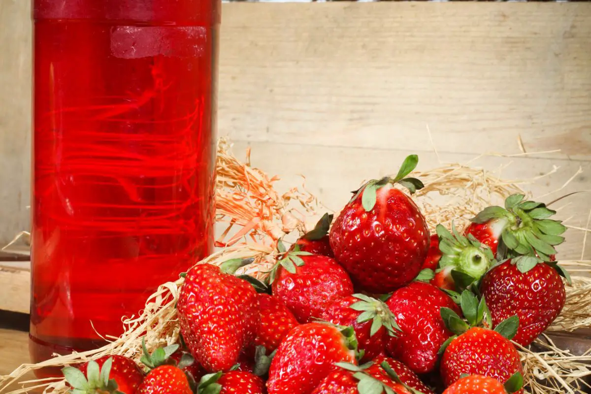 The 6 Best Substitutes For Strawberry Extract Butter And Salt Gatherings
