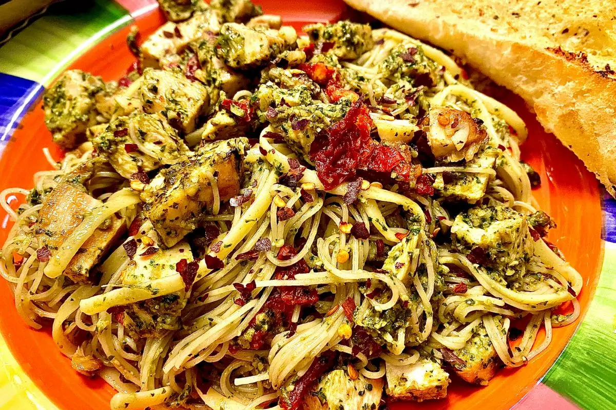 What Can You Serve With Chicken Pesto Pasta? 8 Tasty Side Dishes