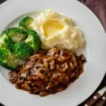 8 Amazing Side Dishes To Serve With Salisbury Steak