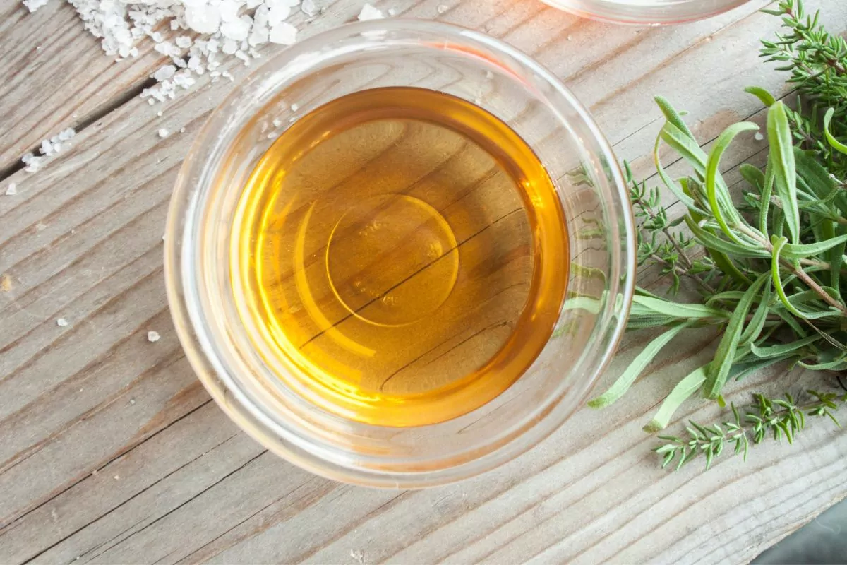 The 10 Best White Balsamic Vinegar Substitutes To Try Today